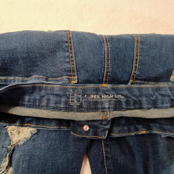 EUC: No Boundaries Sze 21 Dark Wash Distressed Skinny Jeans - Picture 4 of 4